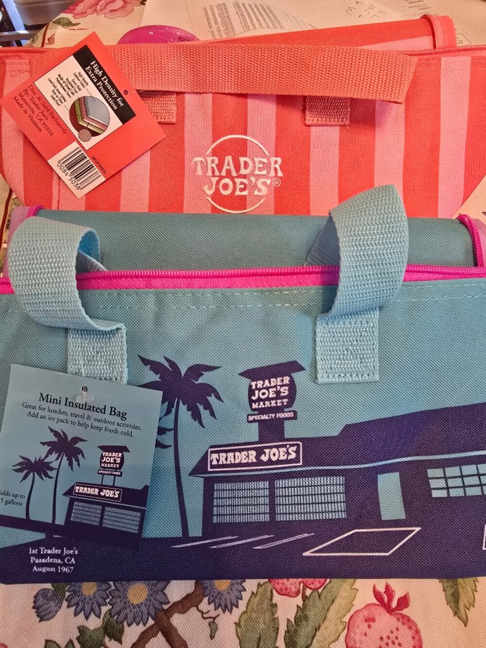 Trader Joes 2026 NWT Mini Insulated Bags in Fun Colors